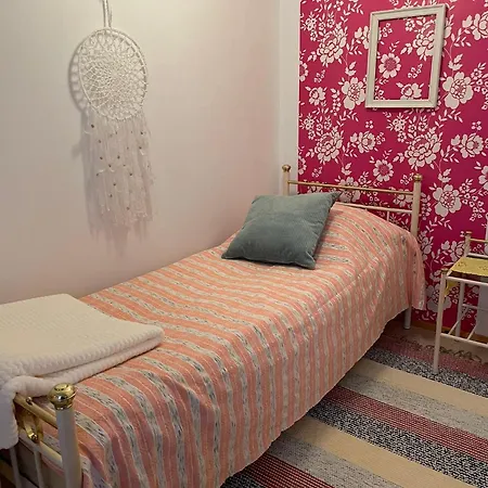 Kaunisto,riverside Near Santa In Town Lägenhet *